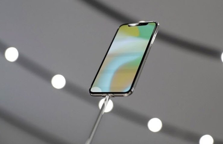 İPHONE X’TE YEŞİL ÇİZGİ SORUNU ORTAYA ÇIKTI!